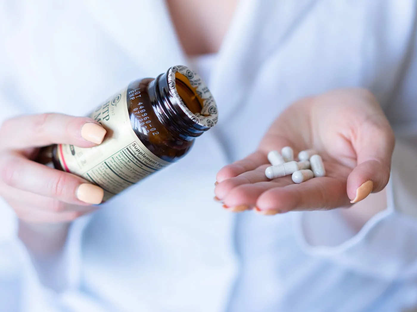 Detalle de dosis e ingredientes en una etiqueta